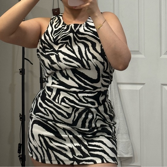 Two piece matching set can be worn multiple ways - Picture 6 of 6